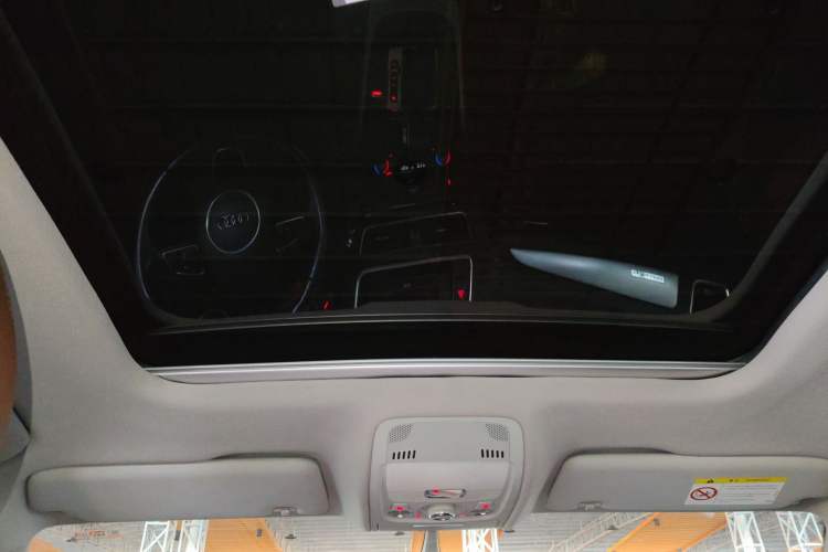 Used Audi Q5 2015 40 TFSI Technology Edition Headliner