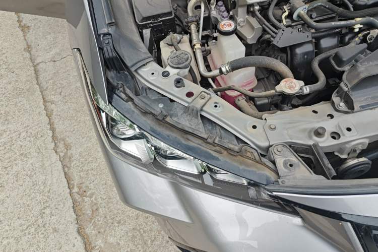 Used Toyota Avalon 2019 Dual-Engine 2.5L Luxury Edition China VI Standard