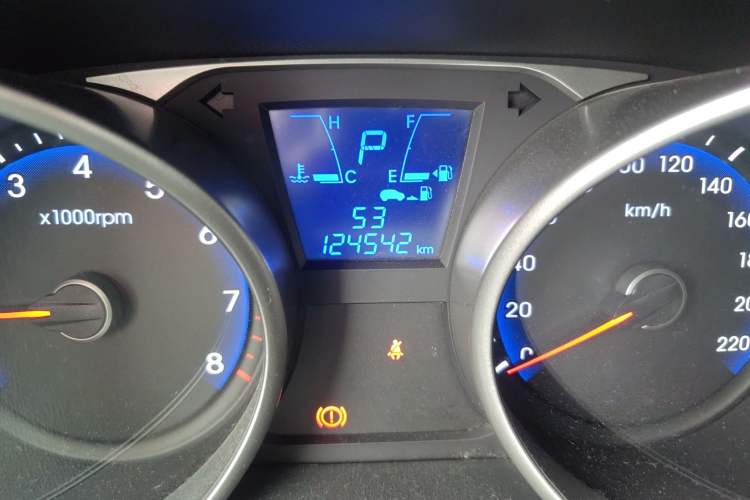 Used Hyundai ix35 2013 2.0L Automatic Two-Wheel Drive Smart GLS China IV Standard Odometer Close Up