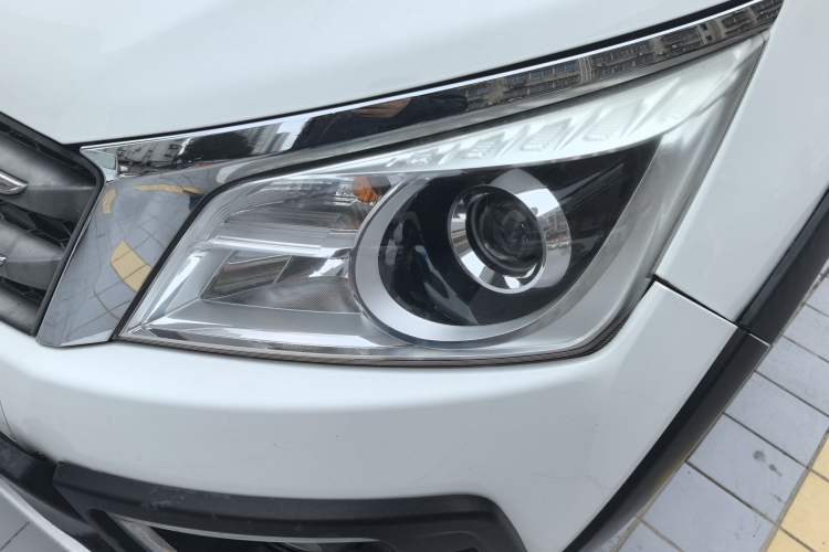 Used Venucia T70X 2015 2.0L CVT SmartFun Sport Edition