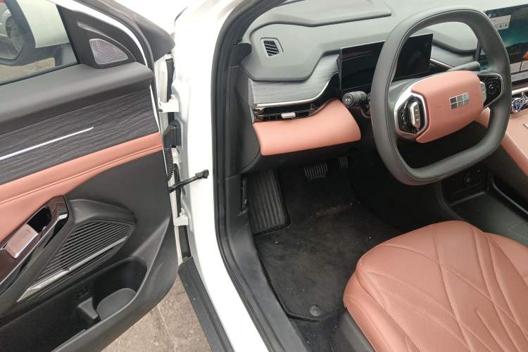 Used Geely Galaxy L6 2025 EM-i 140km Long-Range Version