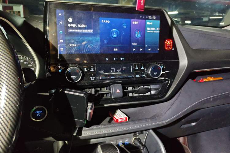 Used Toyota Highlander 2022 Dual-Engine 2.5L Two-Wheel Drive Prestige Edition 7-Seater Audio And AC Panel