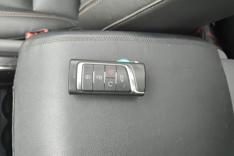 Used GAC Trumpchi GS8 2017 320T Two-Wheel Drive Luxury Smart Connectivity Version (7 Seats) Vehicle Key