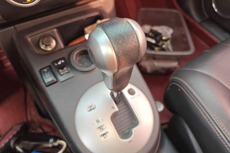 Used Dongfeng Fengdu MX6 2016 2.0L CVT Two-Wheel Drive Dream Edition
