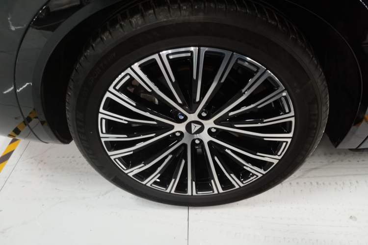 Used Deepal S09 2025 Four-Wheel Drive Ultra+ Custom Edition
