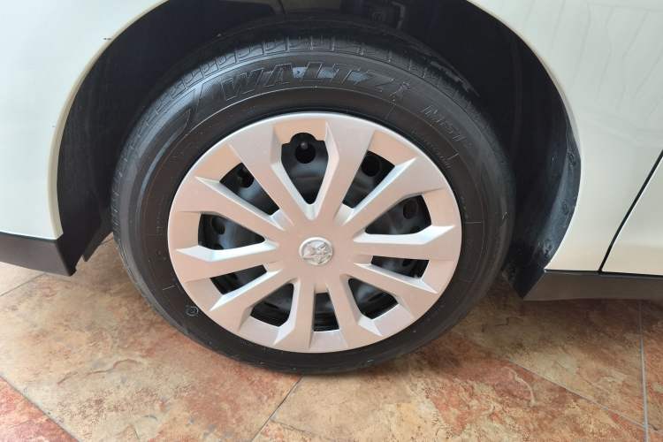 Used Venucia D60EV 2022 Standard Range Smart Drive Version Left Front Wheel Hub