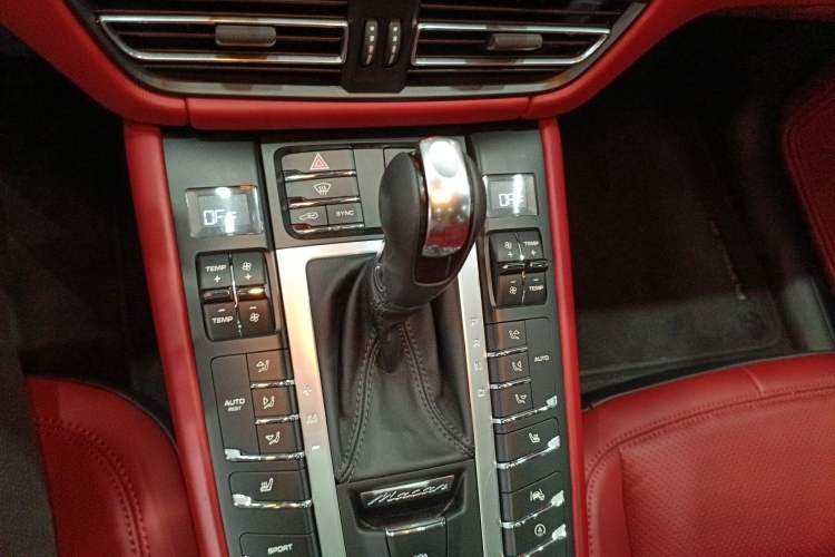 Used Porsche Macan 2021 Macan 2.0T Gear Lever