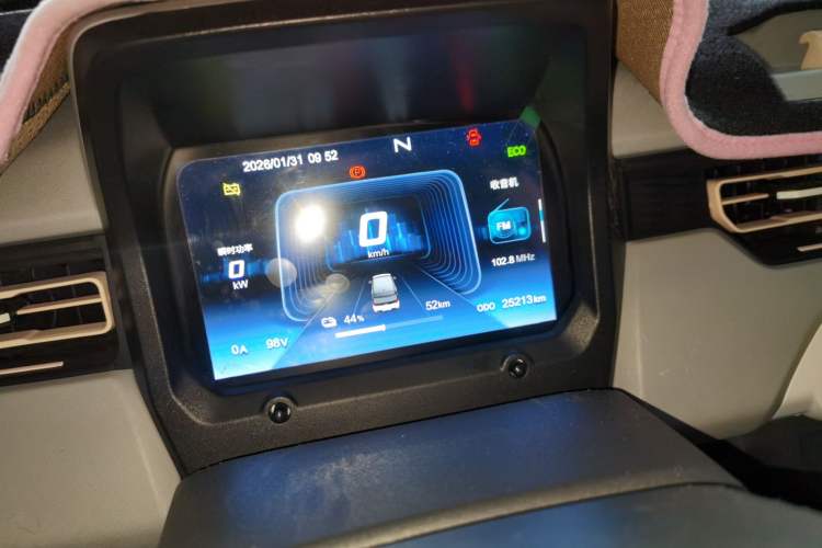 Used Chery QQ Ice Cream 2022 120km Conical Shape Lithium Iron Phosphate