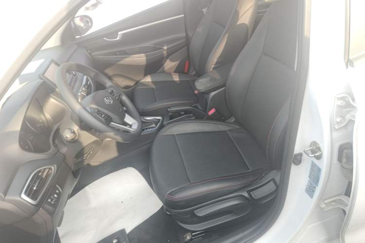 Used Hyundai Celesta 2017 1.6L Automatic Enjoyment Version GLS
