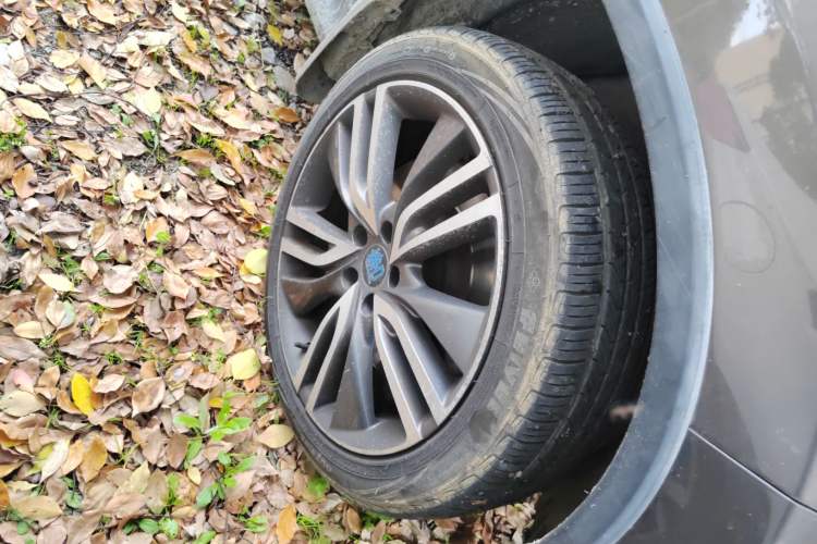 Used BYD Tang New Energy 2017 2.0T All-Wheel Drive Hyatt Model Right Front Wheel Hub