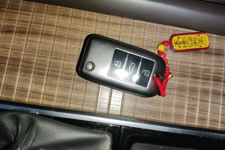 Used Roewe RX8 2018 30T Smart Connectivity Two-Wheel Drive Flagship Edition
