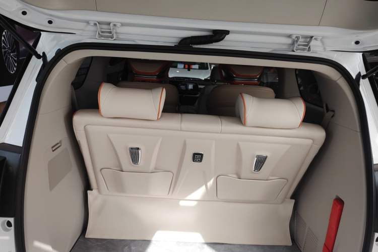 Used Buick GL8 2023 ES Lu Zun Comfort Model Trunk