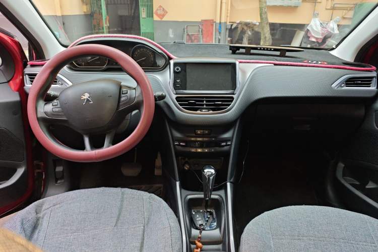 Used Peugeot 2008 2014 1.6L Automatic Fashion Edition Center Console