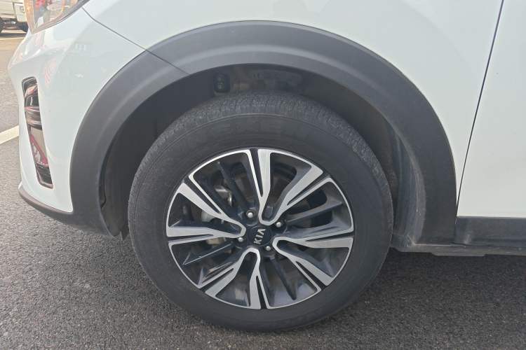 Used Kia kx1 Stonic 2021 1.4L CVT Fun Edition Left Front Wheel Hub