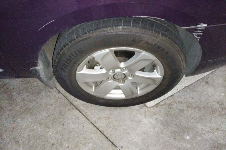 Used Kia Carens 2007 2.0L 7-Seater Comfort Edition Right Front Wheel Hub