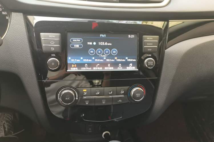 Used Nissan Qashqai 2017 2.0L CVT Smart Enjoyment Version China V Standard Audio And AC Panel