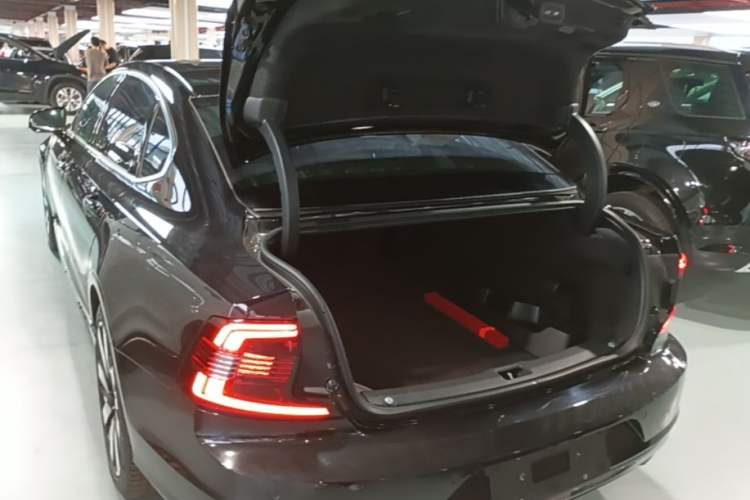 Used Volvo S90 New Energy 2025 Plug-in Hybrid Four-Wheel Drive Long-Range Luxury Smart Edition
