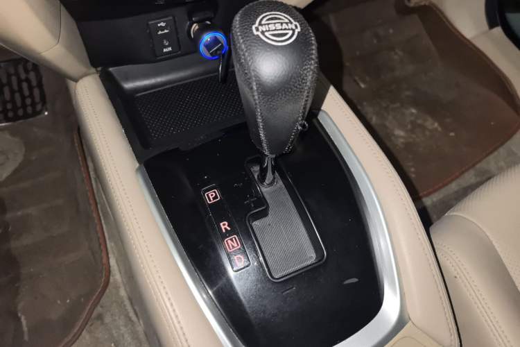 Used Nissan X-Trail 2014 2.0L CVT Comfort Edition 2WD Gear Lever