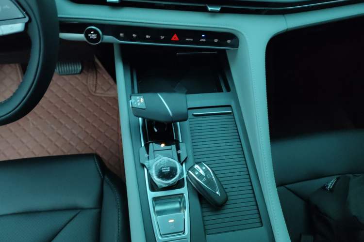 Used Changan CS75 PLUS 2025 Model, 3rd Generation Champion Edition 1.5T Jinghang Version
