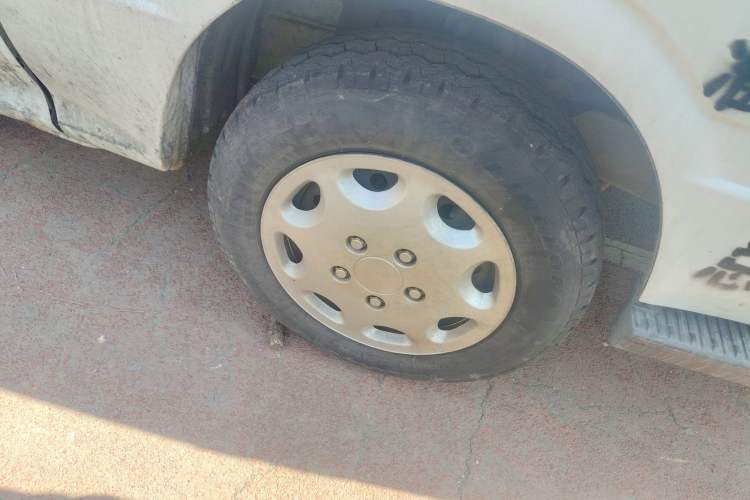 Used Jinbei Hiace 2018 2.0L Fifth-Generation Box Truck Standard Roof 2 Seats 4G19
