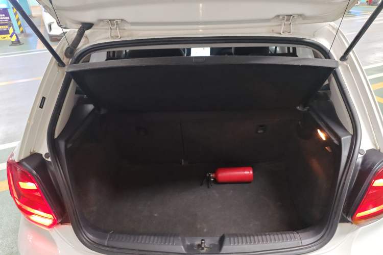 Used Volkswagen Polo 2016 1.6L Automatic Comfort Model
