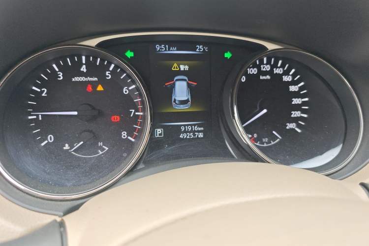 Used Nissan X-Trail 2014 2.0L CVT Comfort Edition 2WD Odometer Close Up