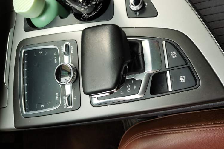 Used Audi Q7 2018 45 TFSI Technology Edition Gear Lever