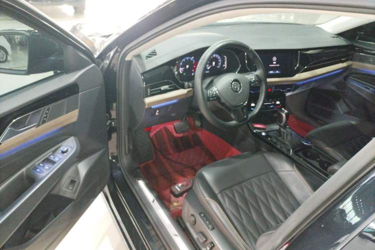 Used Volkswagen Passat 2020 330TSI Luxury Edition China VI