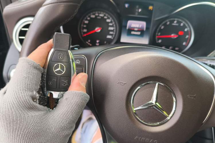 Used Mercedes-Benz GLC 2018 Facelift GLC 260 4MATIC Luxury Edition
