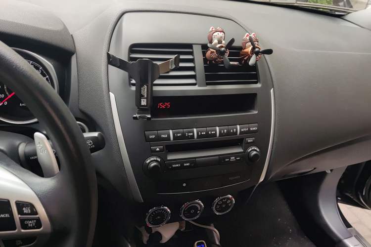 Used Mitsubishi ASX 2013 2.0L CVT Four-Wheel Drive Premium Edition Audio And AC Panel