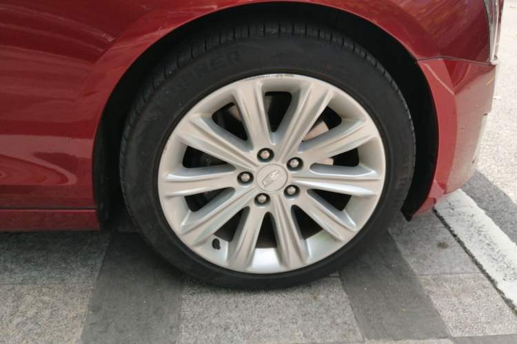 Used Cadillac ATS-L 2017 28T Tech Edition Right Front Wheel Hub