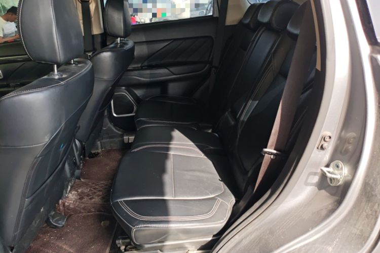 Used Mitsubishi Outlander 2020 2.0L Two-Wheel Drive Comfort Edition 7-Seater Left Rear Seat