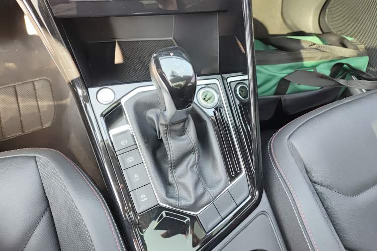 Used Volkswagen Tayron 2020 330TSI Two-Wheel Drive Luxury Smart Connectivity Version Gear Lever