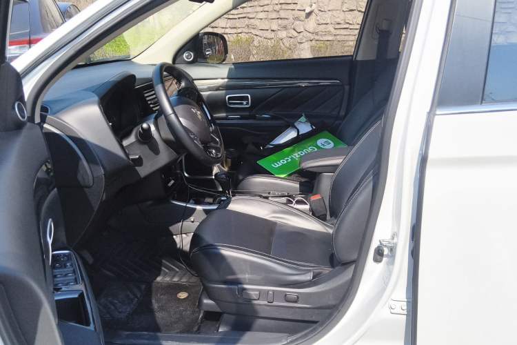 Used Mitsubishi Outlander 2020 2.0L Two-Wheel Drive Enjoyment Version 5 Seats
