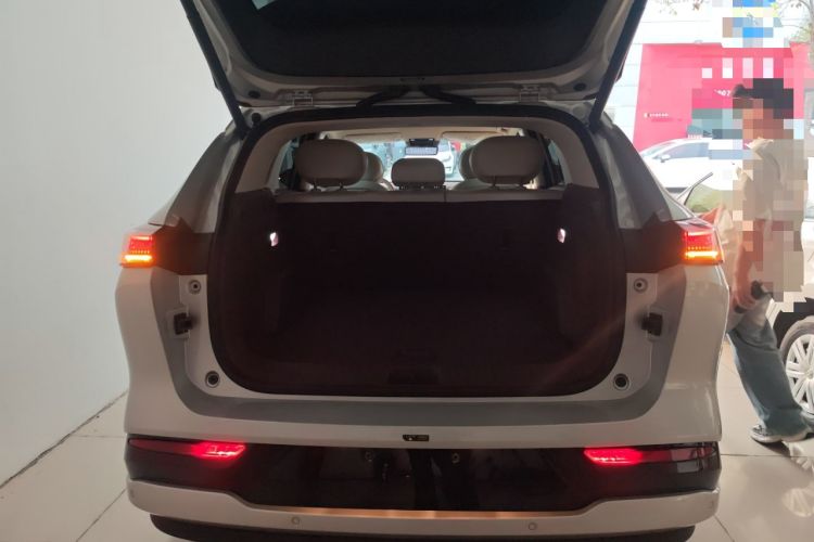 Used Dongfeng Aeolus L8 2025 Model 185KM Dream Edition Trunk