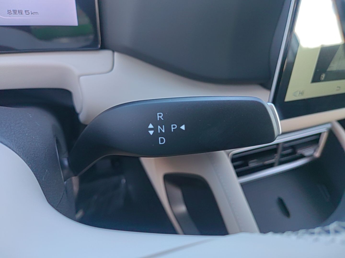BYD Yuan UP 2027 Model Flying Edition 401KM Navigation Version — снимка 16