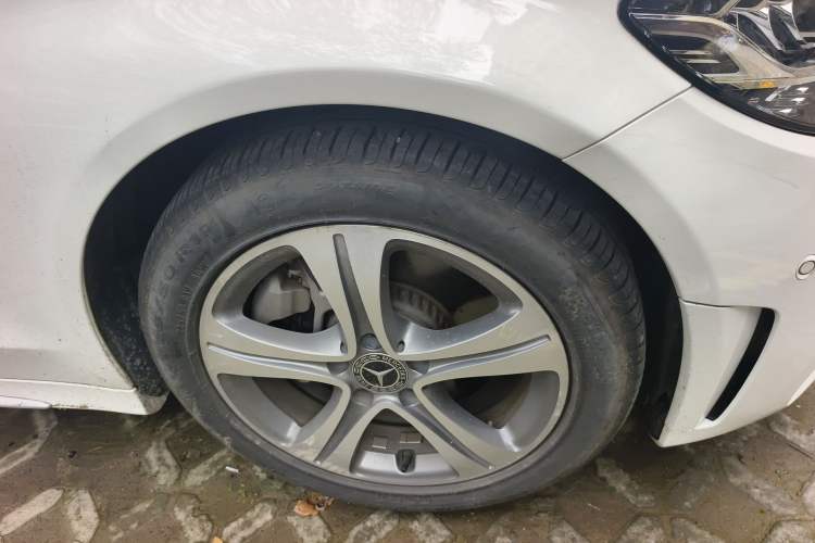 Used Mercedes-Benz C-Class 2019 Restyled C 260 L Sport Edition Right Front Wheel Hub