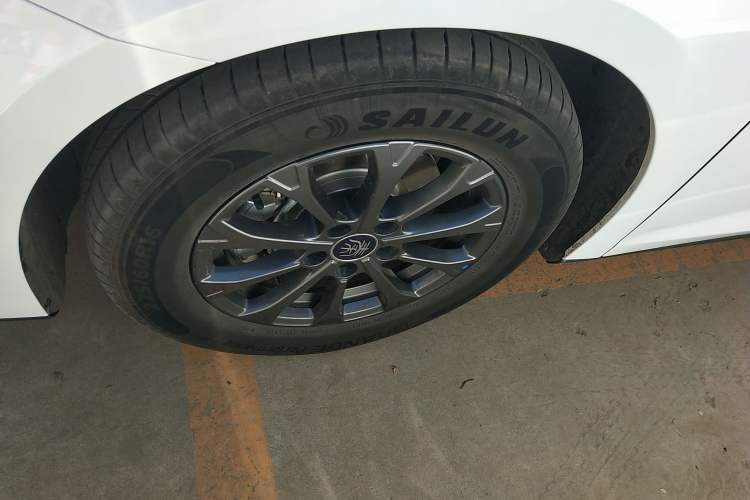Used BYD Qin L 2024 DM-i 80KM Leading Model Left Front Wheel Hub