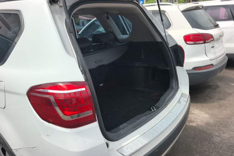 Used Haval H6 2015 Revised Version Sport Edition 1.5T Manual Transmission Two-Wheel Drive Elite Grade Rear Left 45 Deg