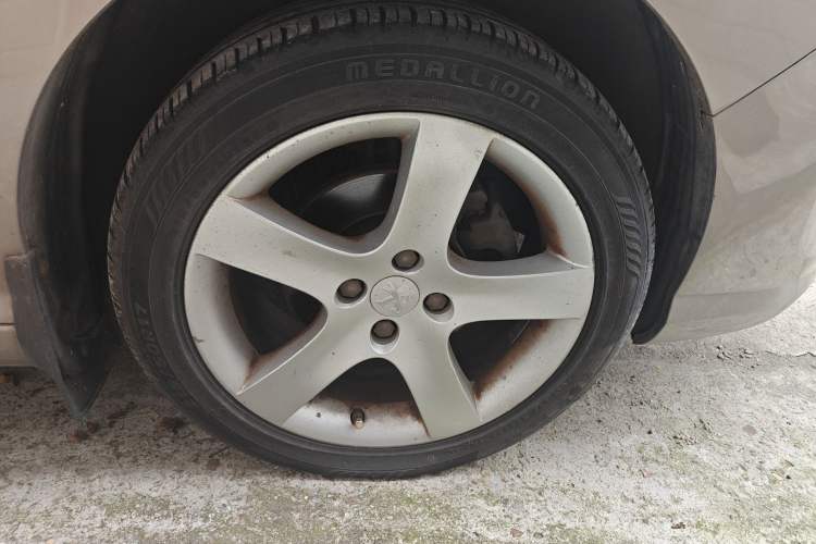 Used Peugeot 408 2013 2.0L Automatic Comfort Edition Right Front Wheel Hub