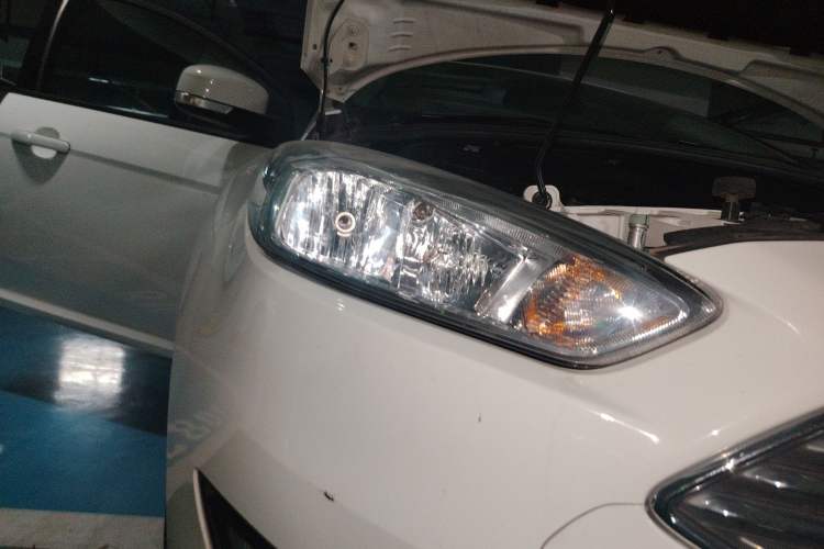 Used Ford Focus 2017 Sedan 1.6L Automatic Fashion Edition Smart Drive Version Right Front Headlight