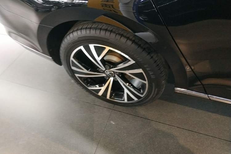 Used Volkswagen Magotan 2020 330TSI DSG Luxury Edition Right Rear Wheel Hub