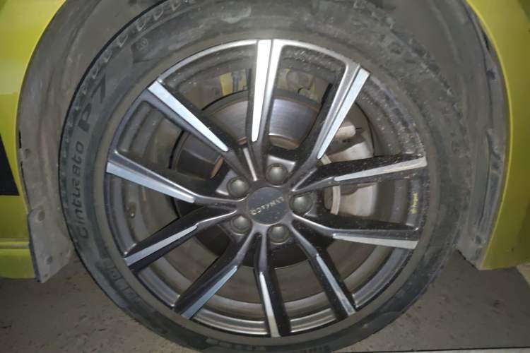 Used Lynk & Co 03 2019 03+ 2.0TD Automatic Hunter Edition Right Front Wheel Hub