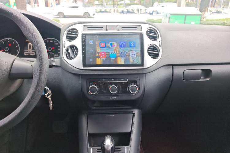 Used Volkswagen Tiguan L 2016 280TSI Automatic Two-Wheel-Drive Silk Road Style Edition
