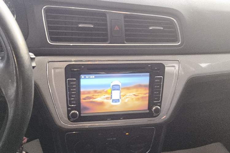 Used Volkswagen Lavida 2015 1.6L Automatic Comfort Edition Audio And AC Panel