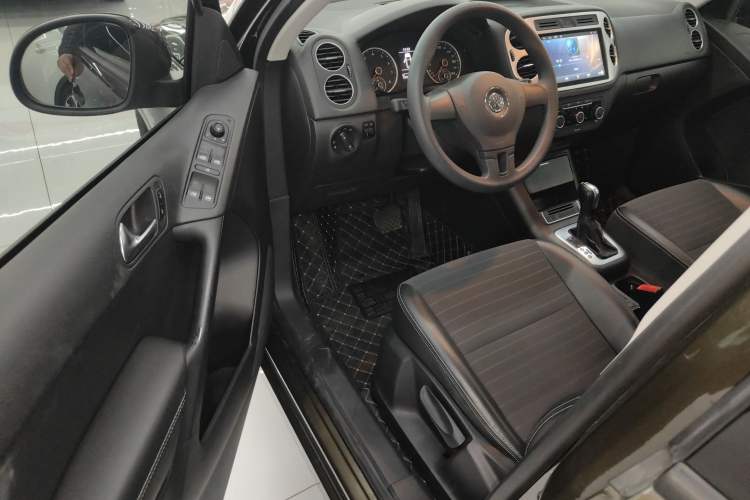 Used Volkswagen Tiguan 2016 280TSI Automatic Two-Wheel-Drive Silk Road Style Edition Driver Seat