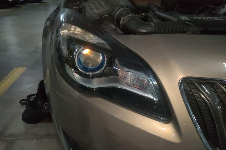 Used Buick Regal 2015 1.6T Leading Technology Model Right Front Headlight