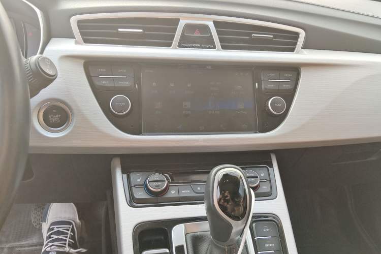 Used Geely Auto Emgrand X7 Sport 2016 1.8TD Automatic ZhiZun Version Audio And AC Panel