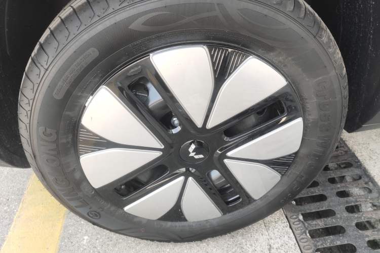 Used Wuling Bingo S 2025 Model 325km Deluxe Edition
