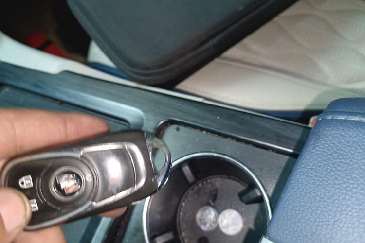 Used Buick GL8 2021 Land Cruiser Executive Class 652T Comfort Model Vehicle Key